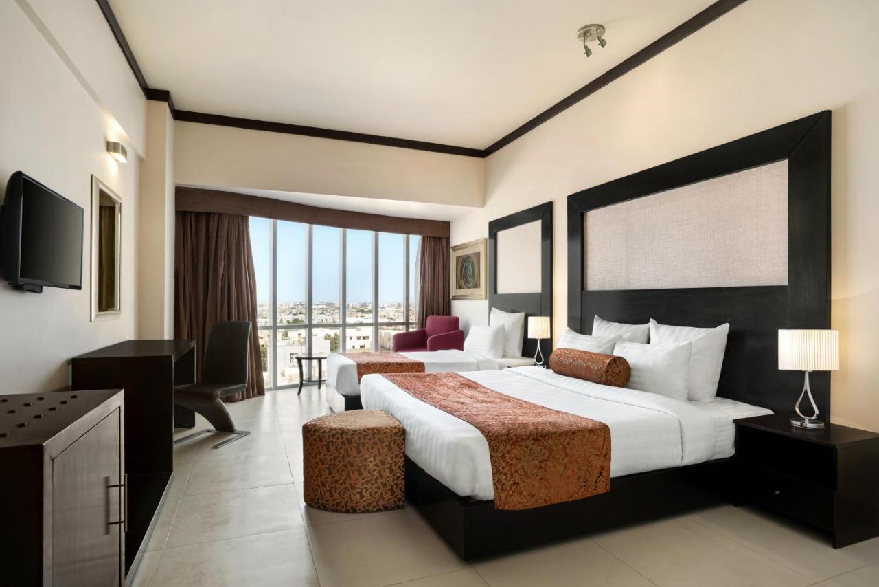 Ramada By Wyndham Karachi Creek Hotell Exteriör bild