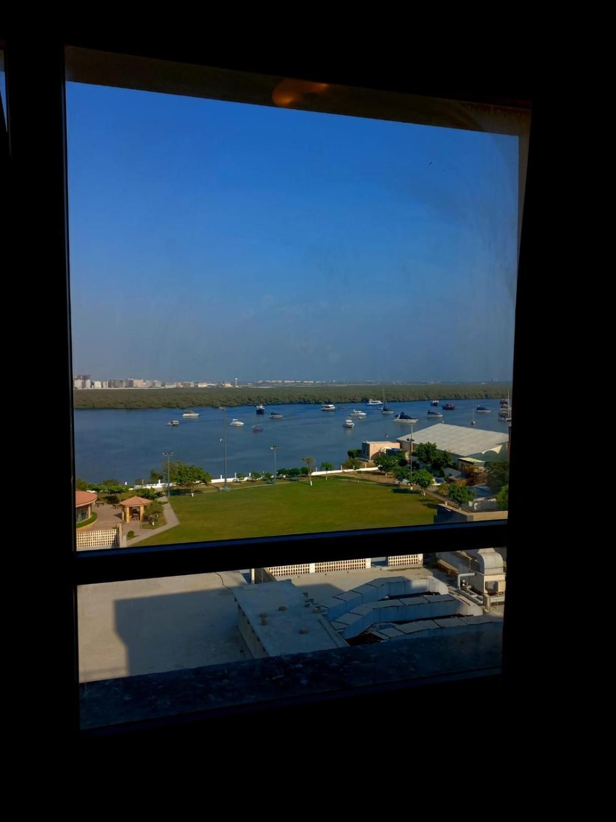 Ramada By Wyndham Karachi Creek Hotell Exteriör bild