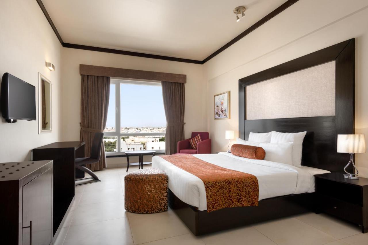 Ramada By Wyndham Karachi Creek Hotell Exteriör bild