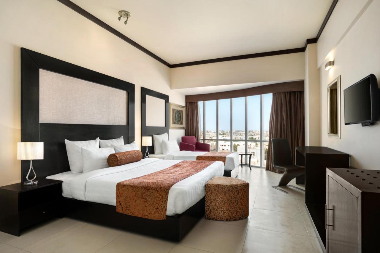 Ramada By Wyndham Karachi Creek Hotell Exteriör bild
